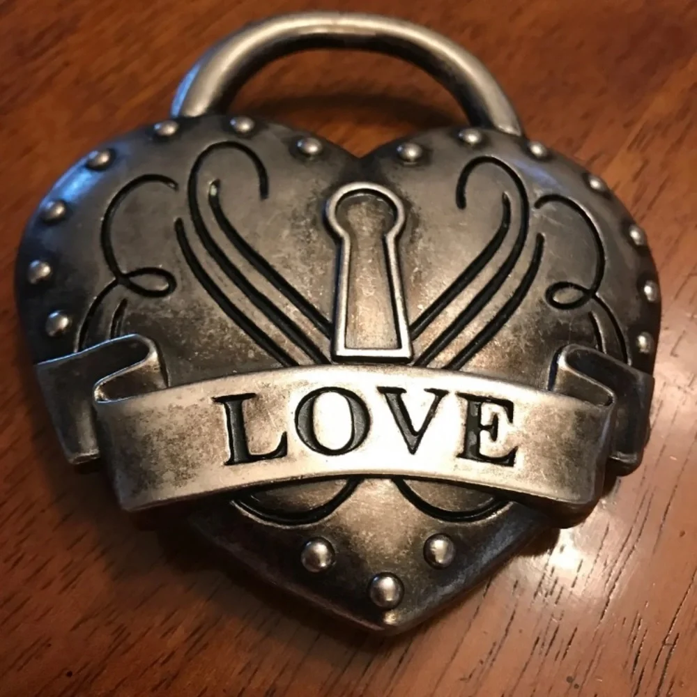 Vintage Antique look Heart Love 💕 Belt Buckle